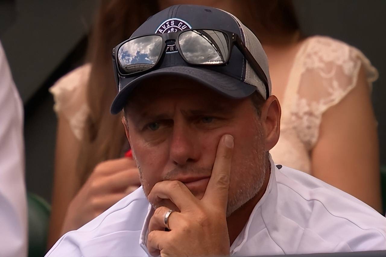 开云-费德勒重返赛场，出色防守首场状态出色，FPX观众沸腾！-开云